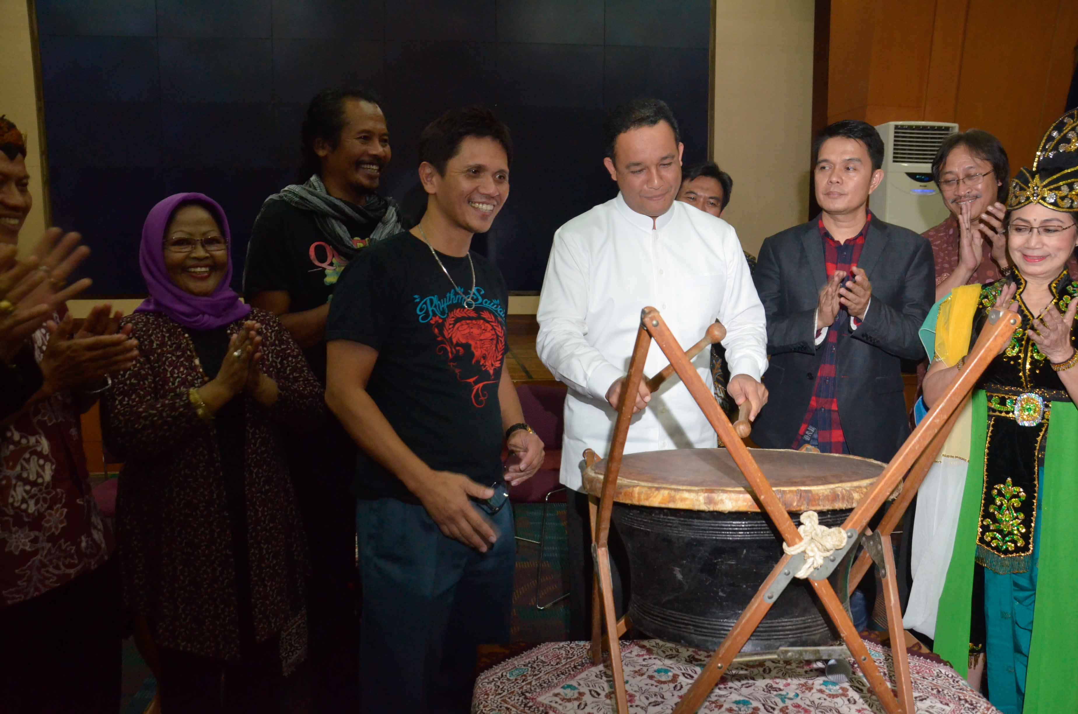 Kebijakan Anies Baswedan Menteri Pendidikan Belajar Bersama Maestro