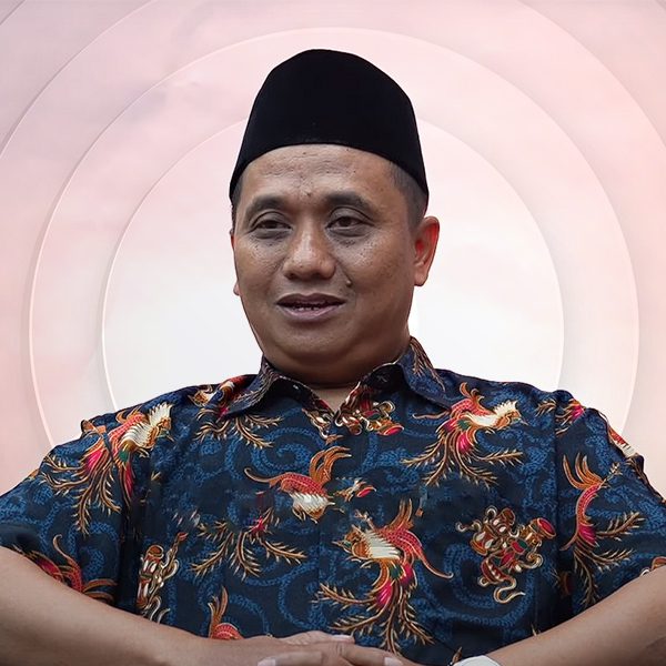 Kyai Lukman-Anies Baswedan adalah sosok yang moderat. Selain itu, beliau juga sosok yang sangat jujur dan amanah