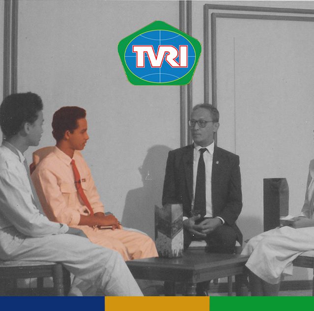 Anies Baswedan bergabung dengan program Tanah Merdeka di Televisi Republik Indonesia (TVRI) Stasiun Yogyakarta dan mendapat peran sebagai pewawancara tetap tokoh-tokoh nasional.