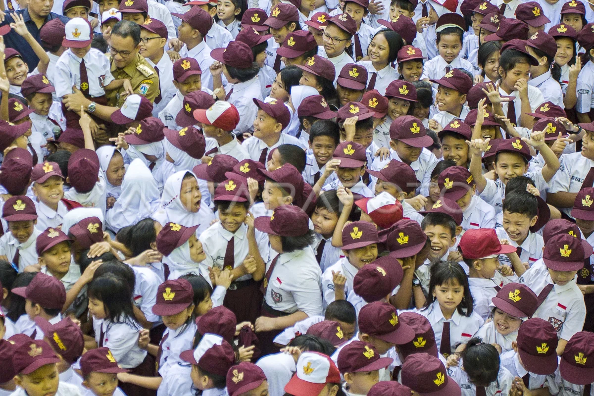 Rekam jejak Anies Baswedan menteri pendidikan revisi kurikulum
