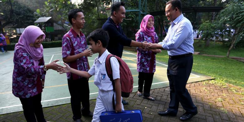 Gerakan hari pertama sekolah oleh Anies Baswedan