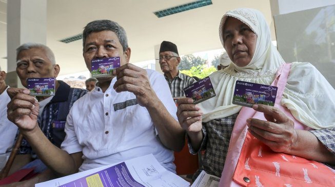 Kartu lansia hasil program Anies Baswedan