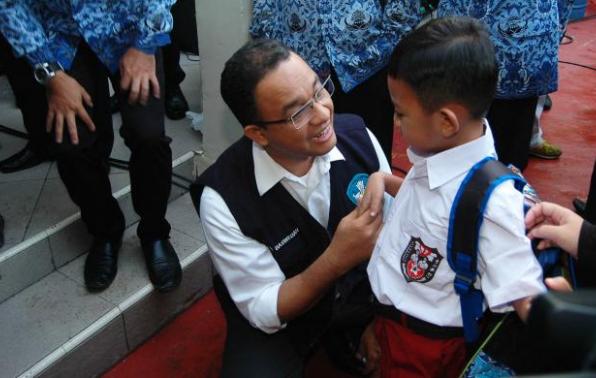 Gerakan hari pertama sekolah oleh Anies Baswedan
